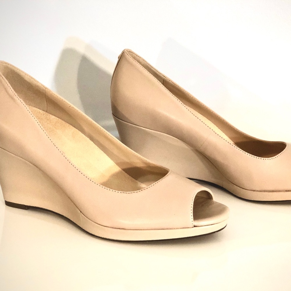 NATURALIZER Olivia Peep Toe Wedge